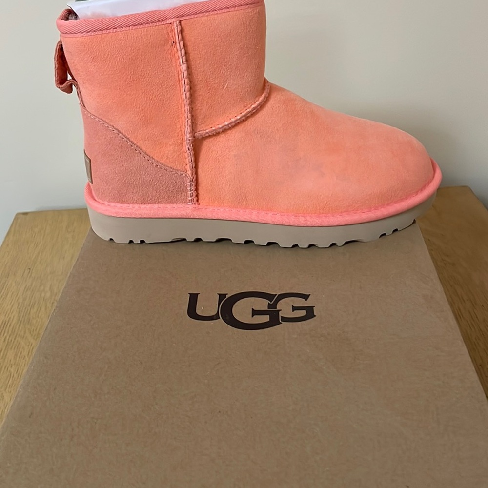 UGGS Genuine Classic Mini II Rare Color StarfishPink Wm Size 6 New in Box